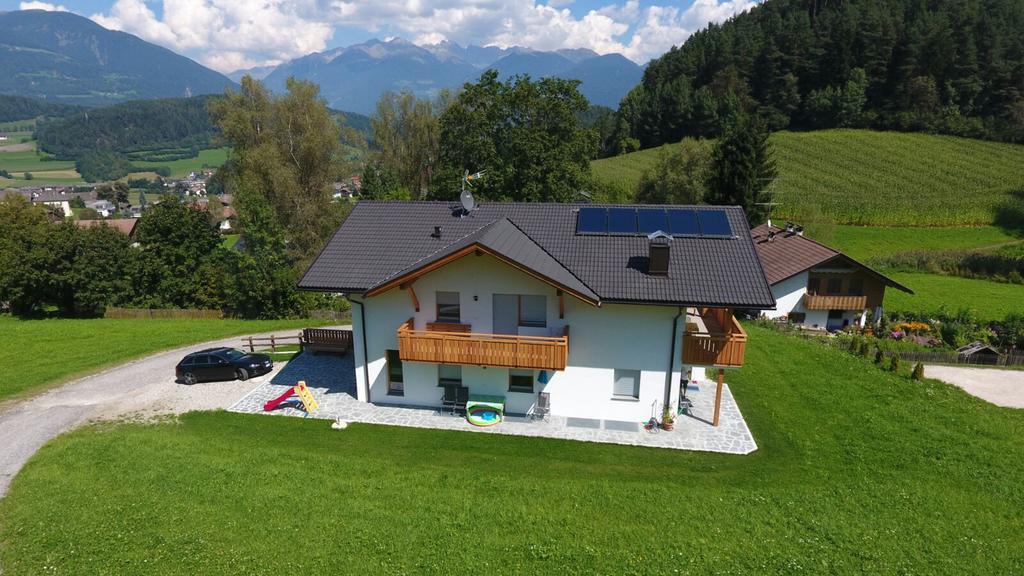 Ferienwohnungen Schlosshaeusl San Lorenzo di Sebato Exterior foto